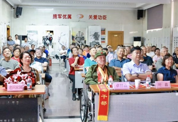 金牛配资 抗战老兵观阅兵：“中国强大了，我太感动！”​
