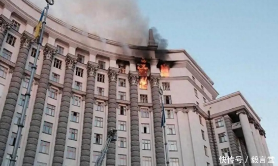 银铺子配资 26国还未集结，普京就发战争预告，不到48小时，乌政府大楼遭袭，泽连斯基不再嘴硬